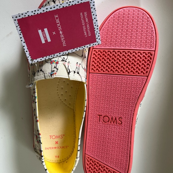 Y6 TOMS Alpargata Papersource Slip Ons - Picture 3 of 3